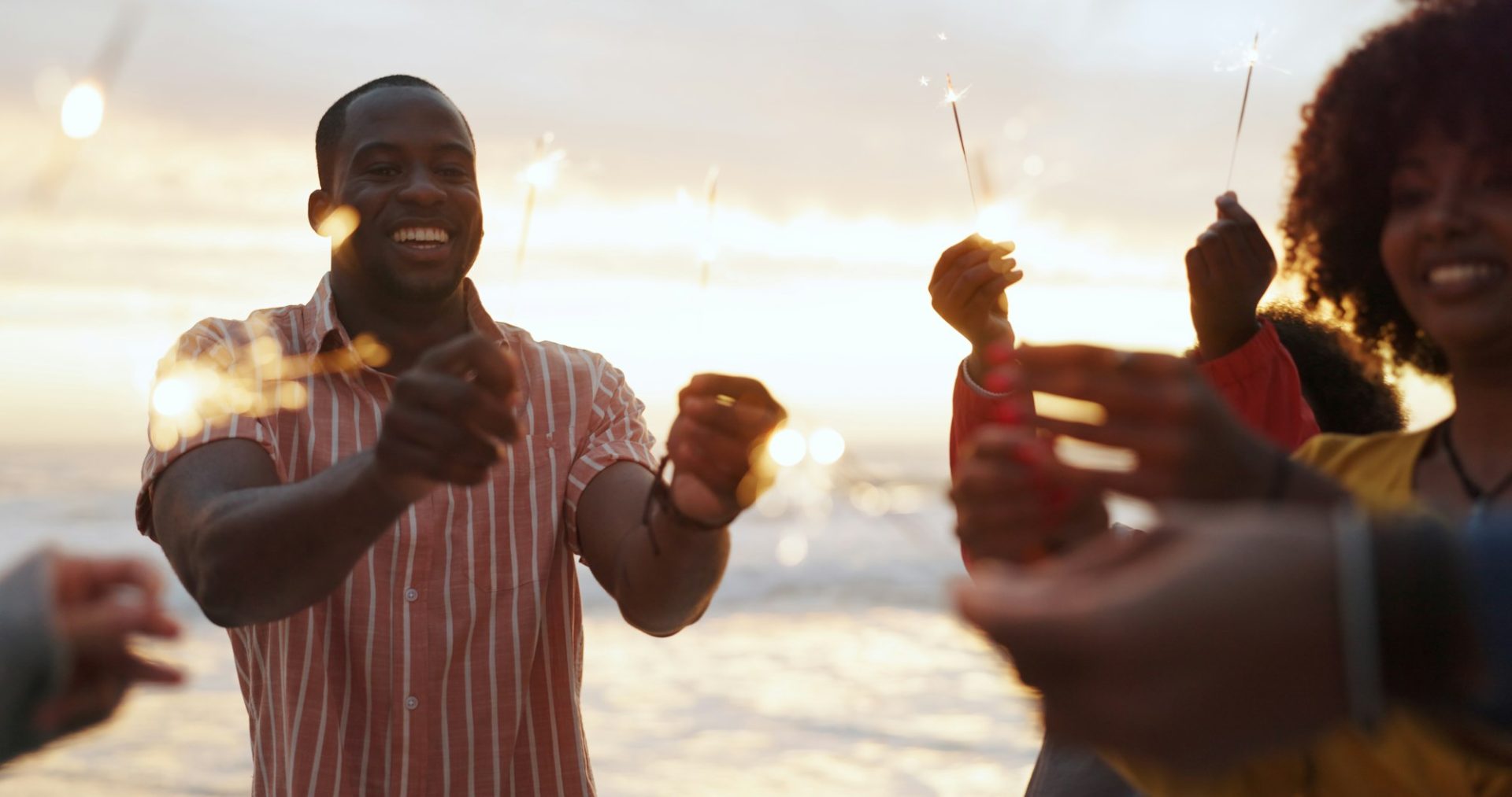 beach-celebration-with-friends-on-vacation