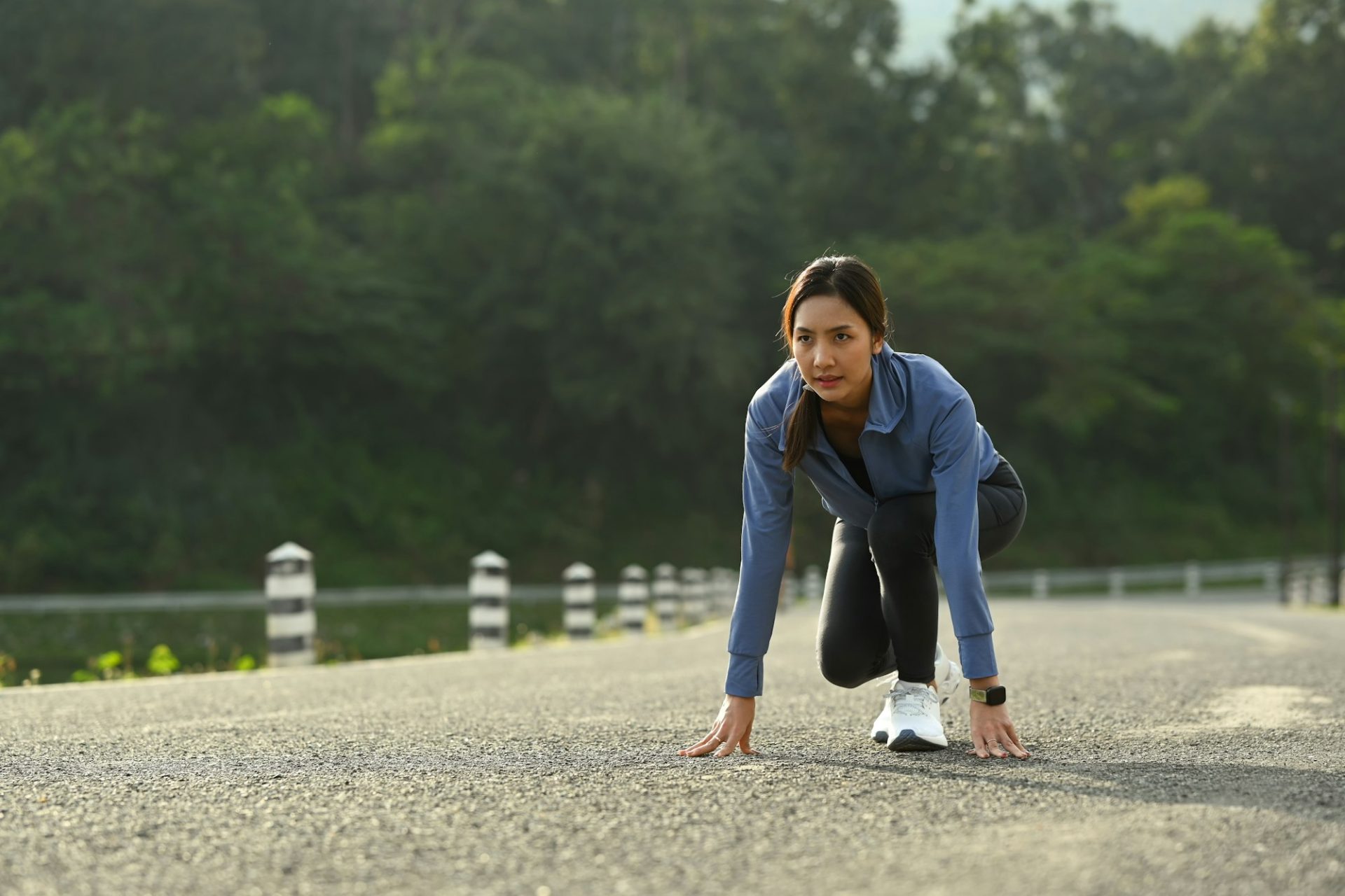 athletic-woman-in-starting-position